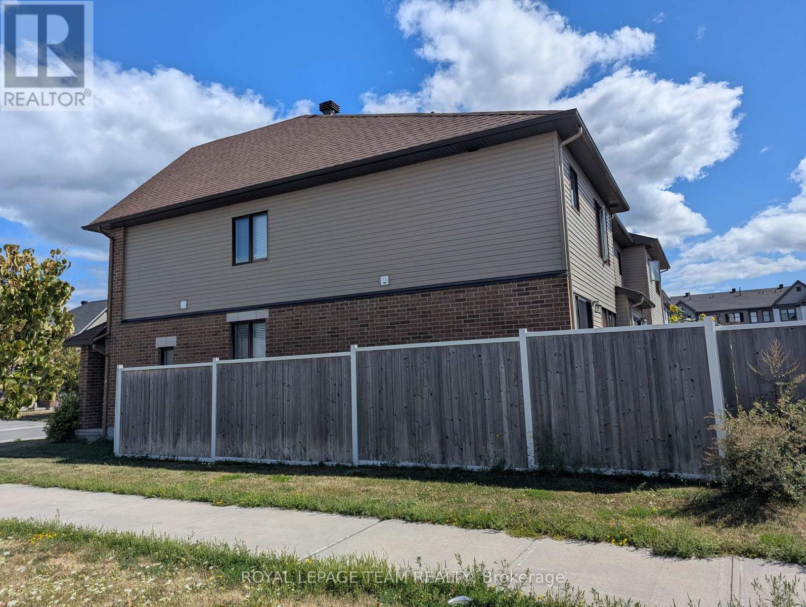 464 Brettonwood Ridge, Ottawa, Ontario  K2T 0K7 - Photo 2 - X12367901