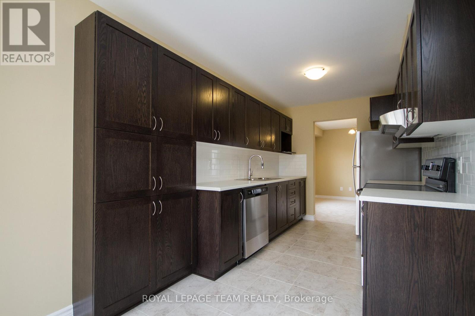 464 Brettonwood Ridge, Ottawa, Ontario  K2T 0K7 - Photo 15 - X12367901