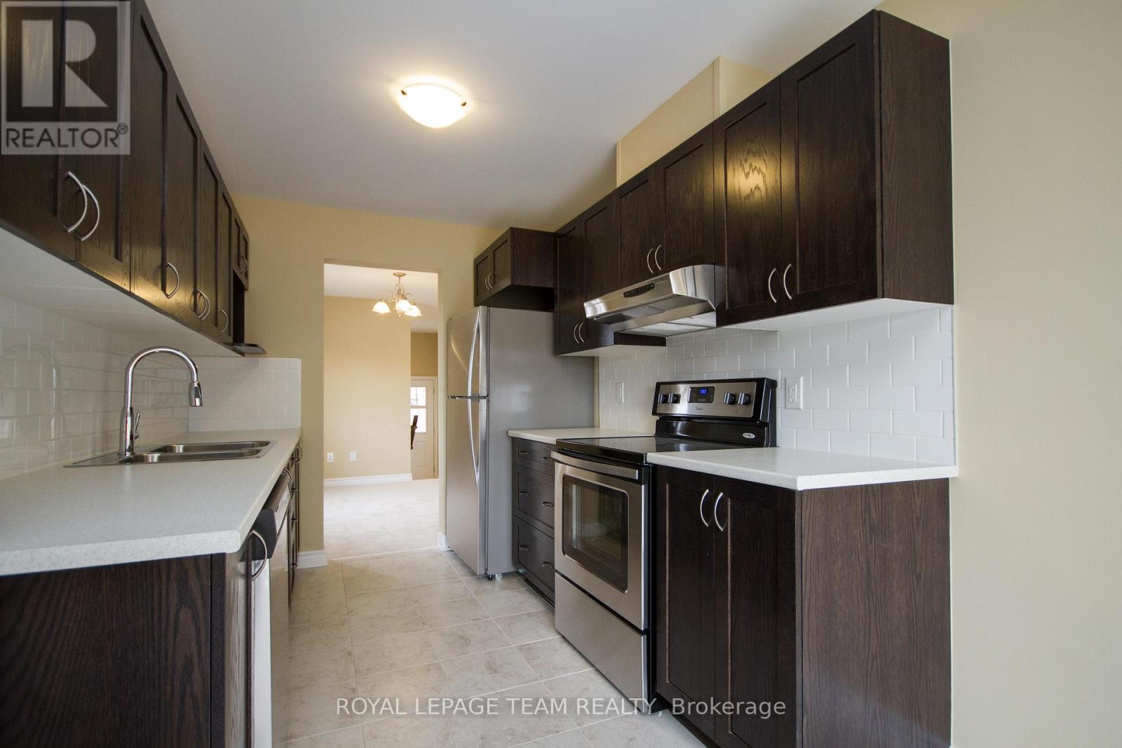 464 Brettonwood Ridge, Ottawa, Ontario  K2T 0K7 - Photo 17 - X12367901
