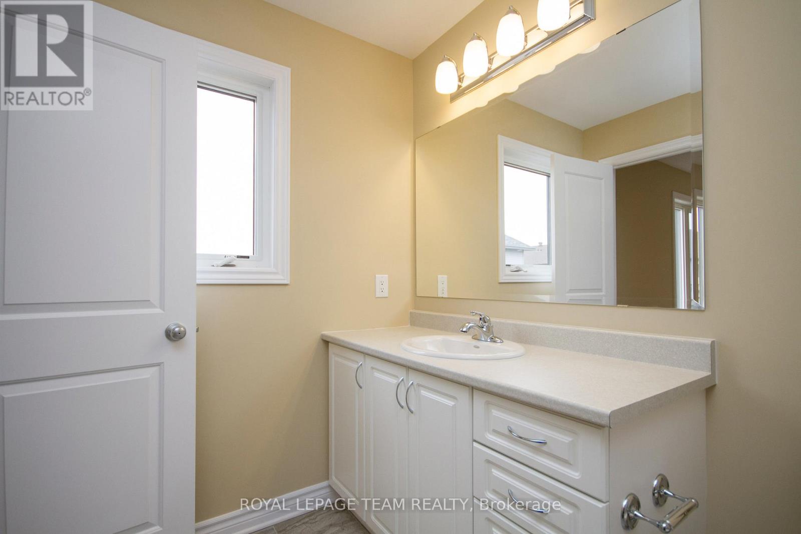 464 Brettonwood Ridge, Ottawa, Ontario  K2T 0K7 - Photo 28 - X12367901