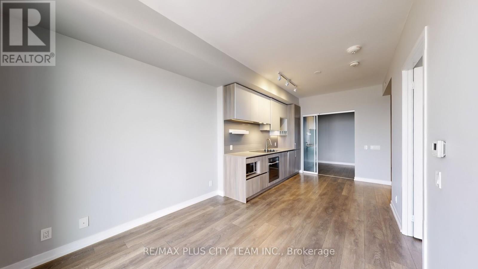 4215 - 950 Portage Parkway, Vaughan, Ontario  L4K 0J7 - Photo 2 - N12388482