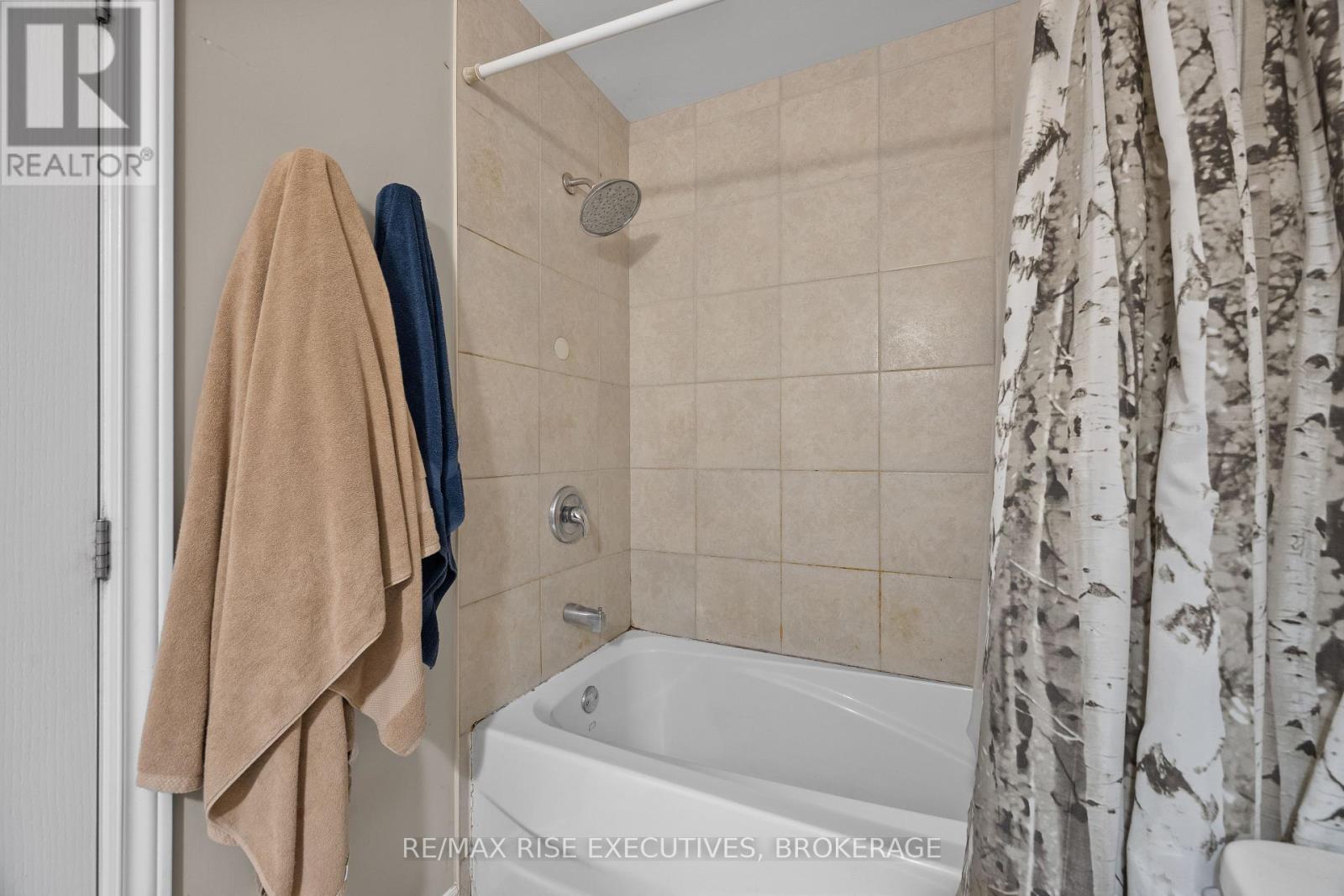 828 Bigham Court, Kingston, Ontario  K7M 7Y4 - Photo 24 - X12394335
