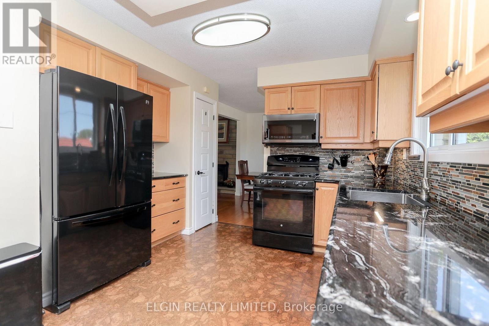 10201 Lynhurst Park Drive, Southwold, Ontario  N5P 2E5 - Photo 11 - X12394300