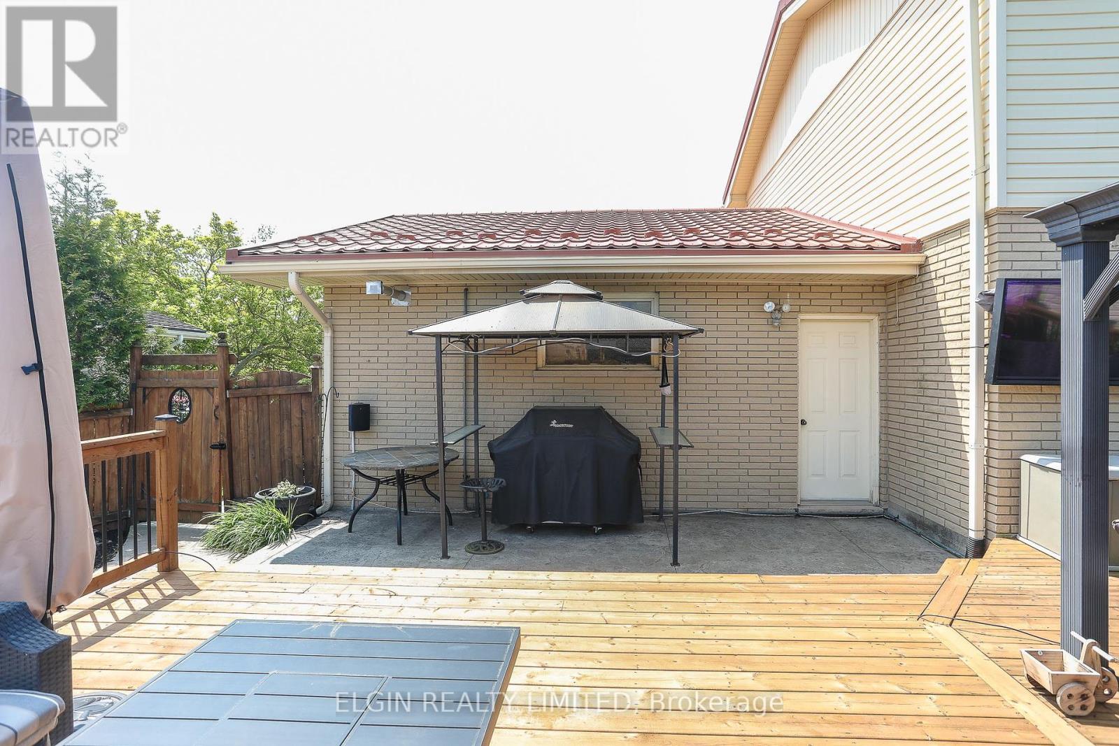 10201 Lynhurst Park Drive, Southwold, Ontario  N5P 2E5 - Photo 28 - X12394300