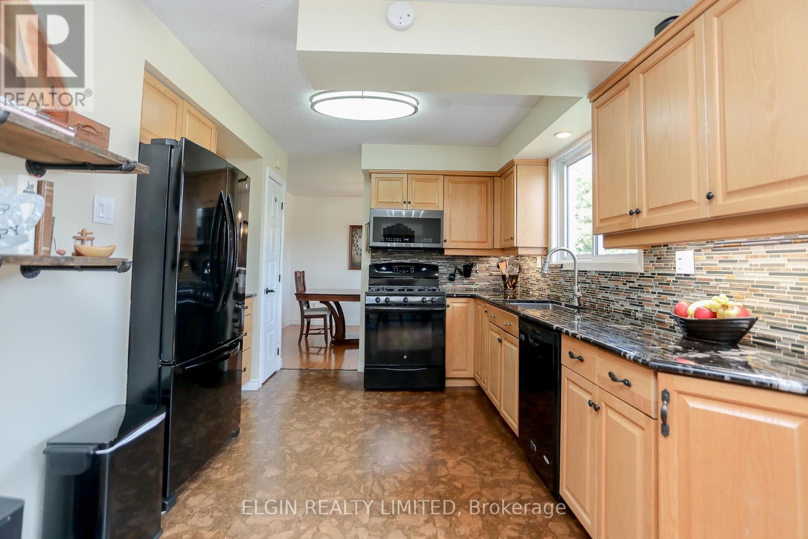 10201 Lynhurst Park Drive, Southwold, Ontario  N5P 2E5 - Photo 8 - X12394300