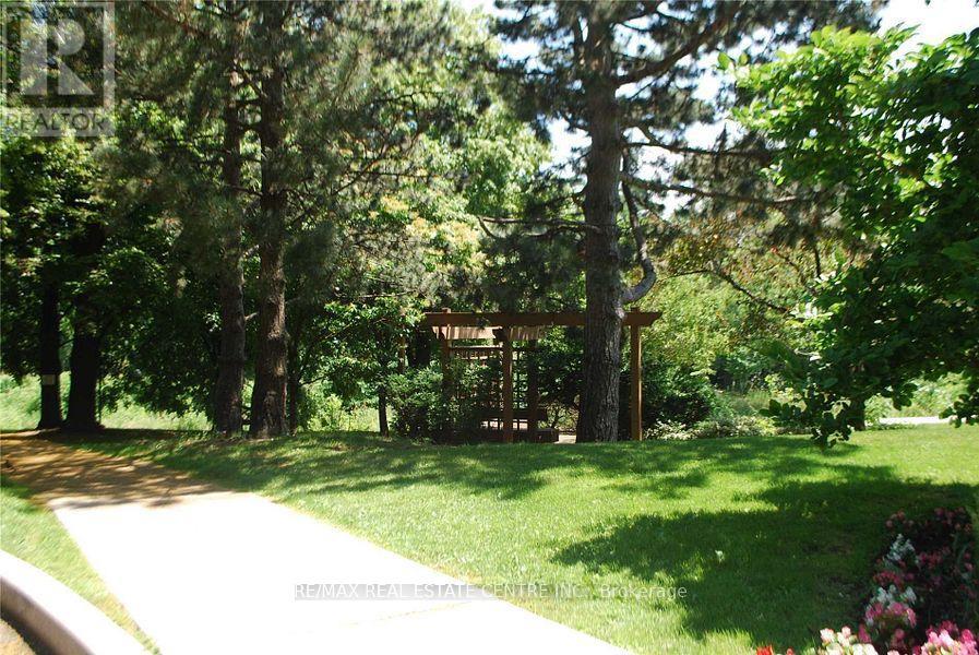 704 - 3100 Kirwin Avenue, Mississauga, Ontario  L5A 3S6 - Photo 4 - W12341827