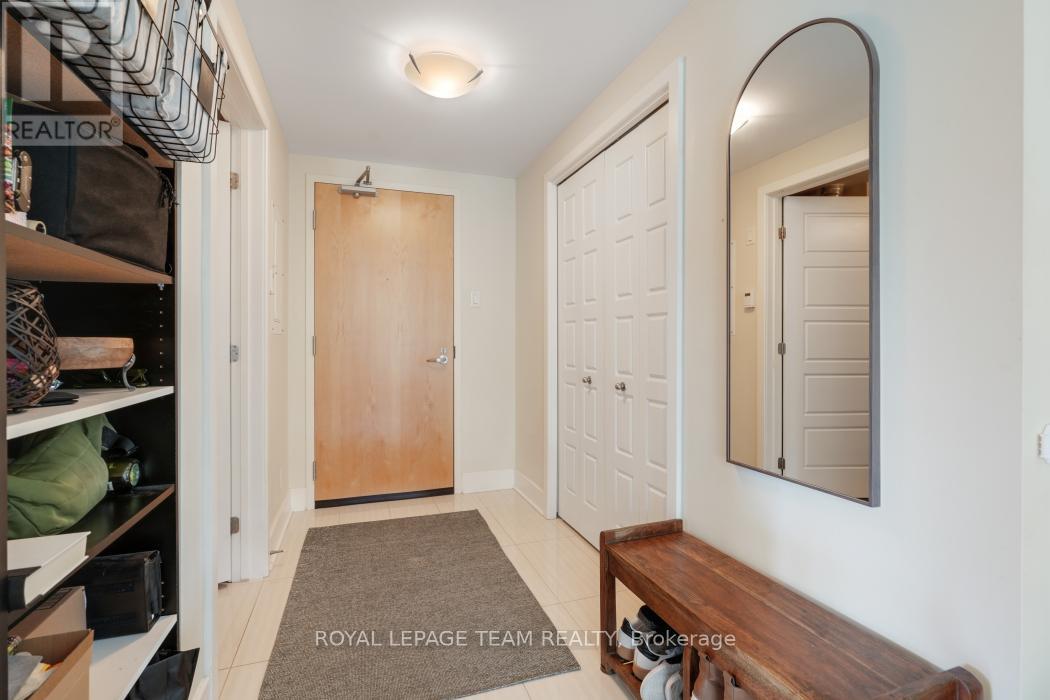 324 - 300c Lett Street, Ottawa, Ontario  K1R 0A8 - Photo 5 - X12394364