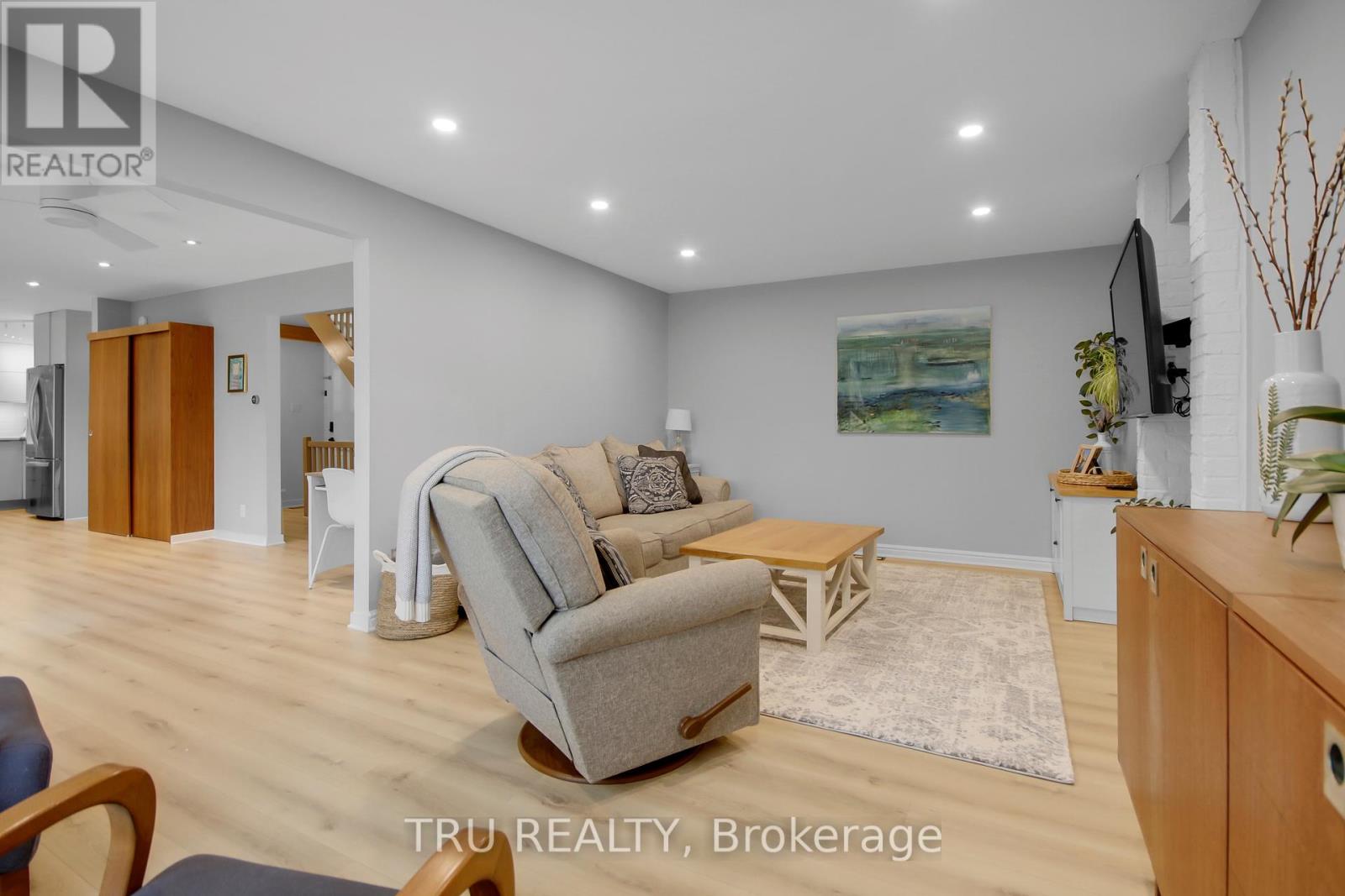 36 Varley Drive, Ottawa, Ontario  K2K 1G2 - Photo 17 - X12394431