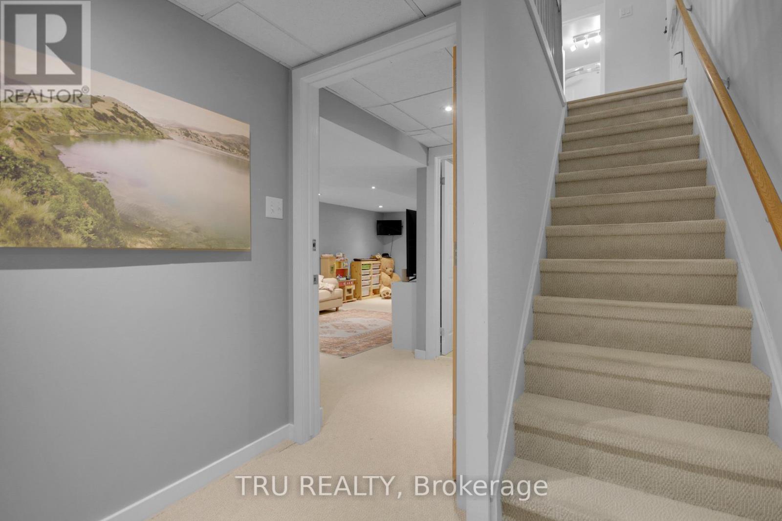 36 Varley Drive, Ottawa, Ontario  K2K 1G2 - Photo 37 - X12394431
