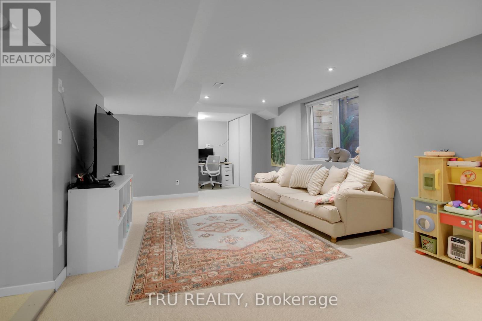 36 Varley Drive, Ottawa, Ontario  K2K 1G2 - Photo 38 - X12394431