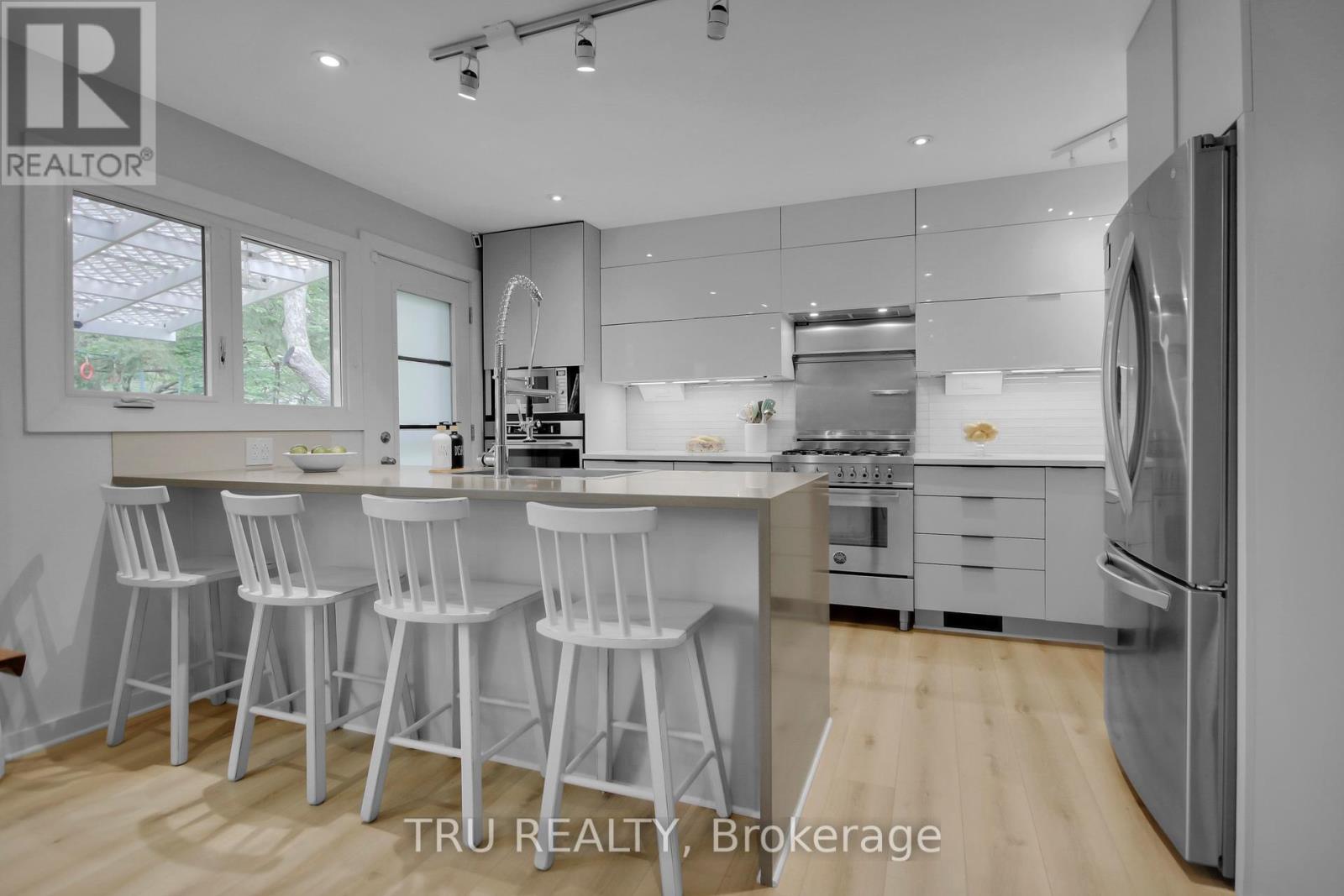 36 Varley Drive, Ottawa, Ontario  K2K 1G2 - Photo 8 - X12394431