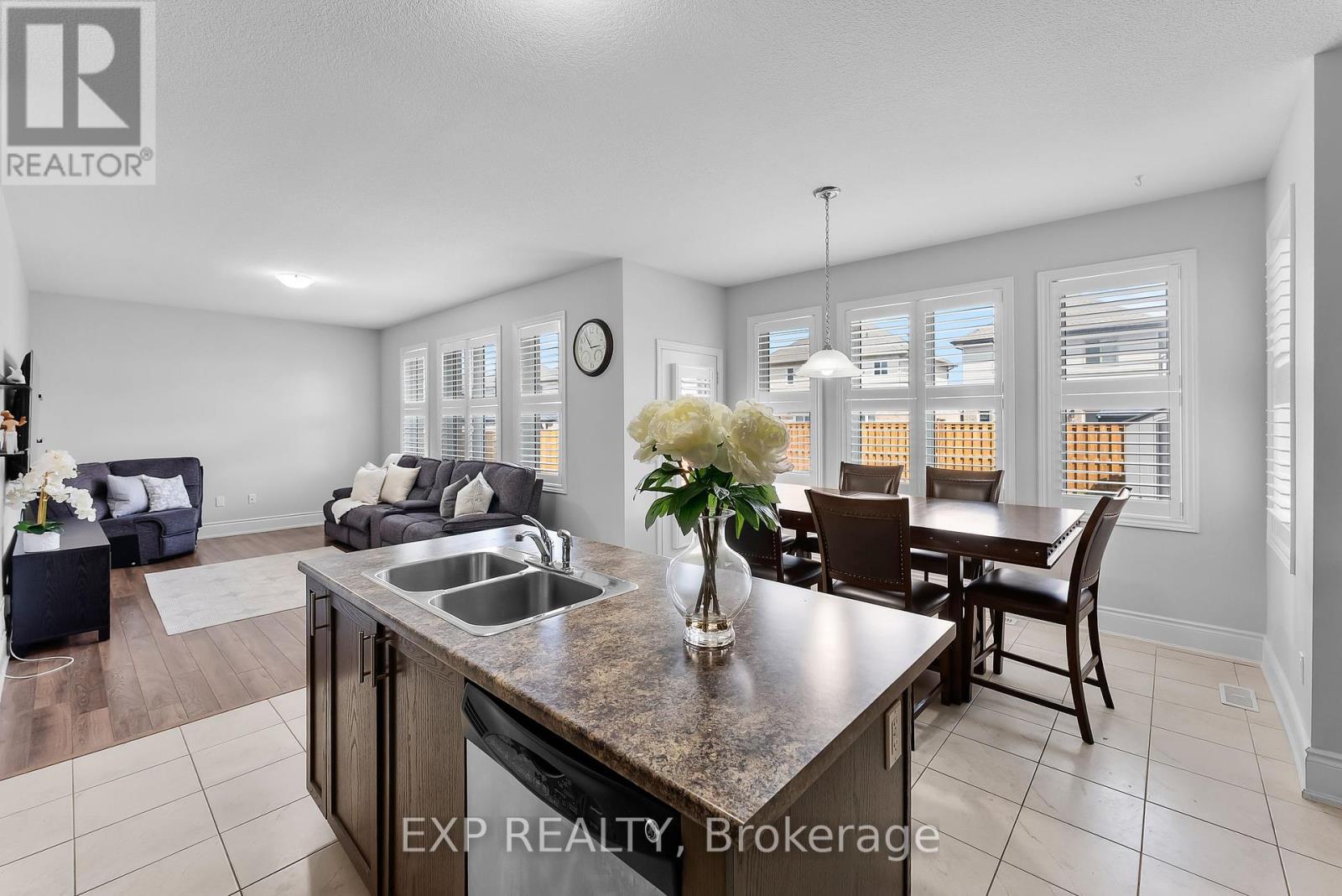 85 Sunset Way, Thorold, Ontario  L2V 0C7 - Photo 13 - X12394359