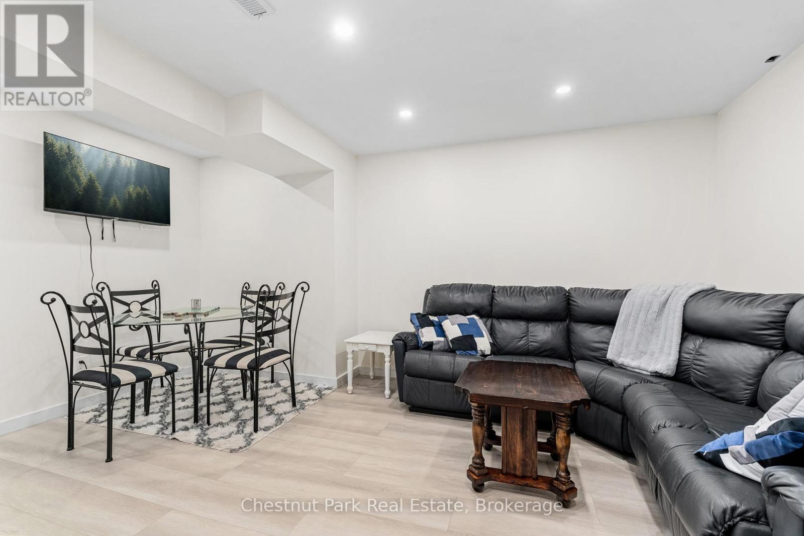 17 Windsong Crescent, Bracebridge (Macaulay), Ontario  P1L 1W9 - Photo 35 - X12394258