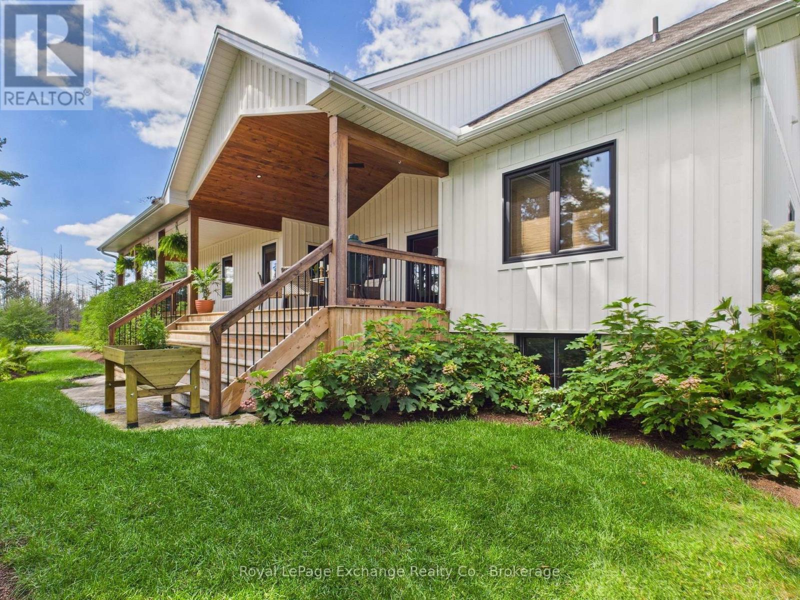872 16th Street, Hanover, Ontario  N4N 0B7 - Photo 11 - X12394389