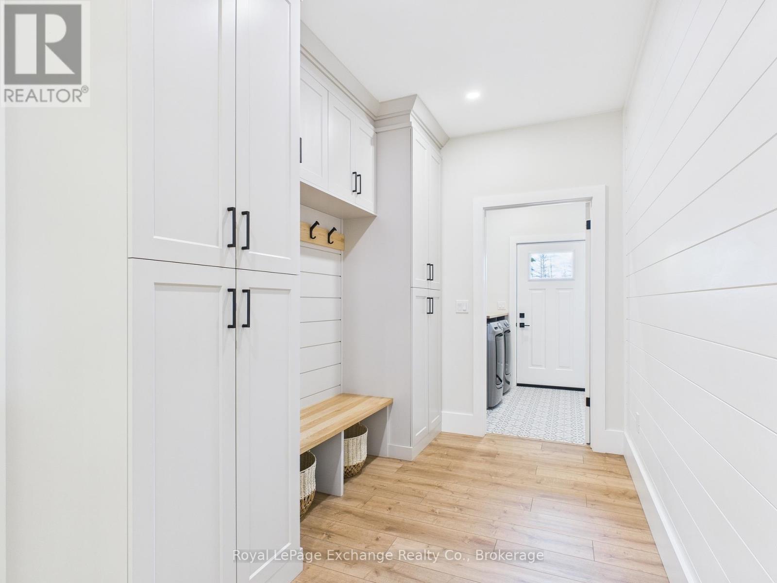 872 16th Street, Hanover, Ontario  N4N 0B7 - Photo 14 - X12394389
