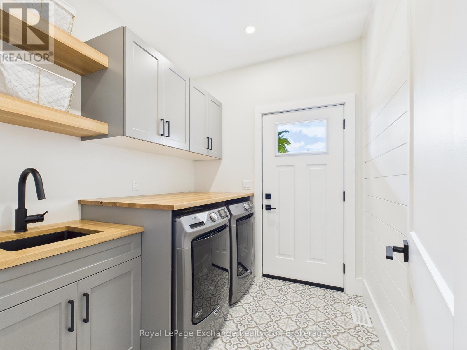 872 16th Street, Hanover, Ontario  N4N 0B7 - Photo 16 - X12394389