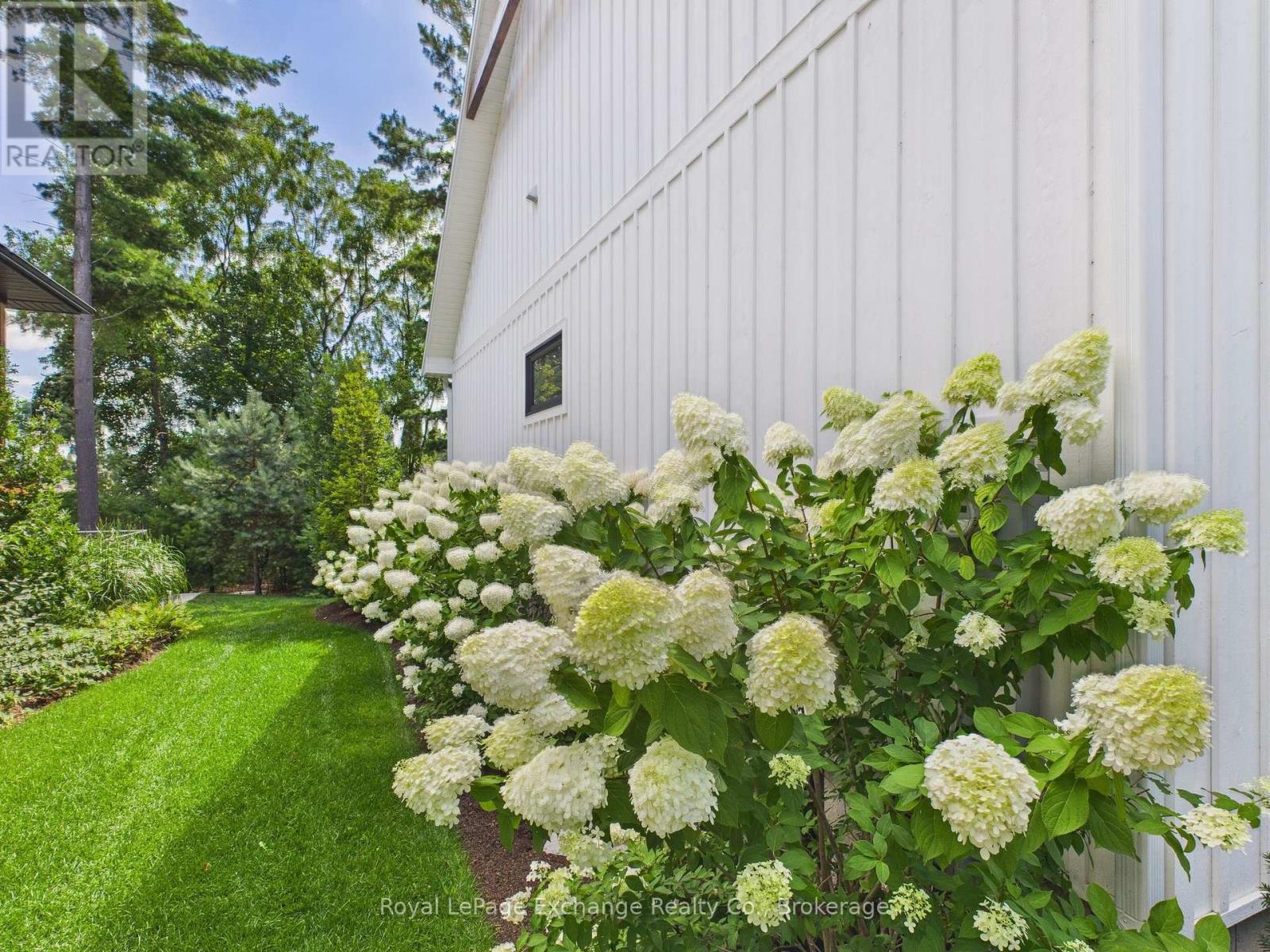 872 16th Street, Hanover, Ontario  N4N 0B7 - Photo 7 - X12394389
