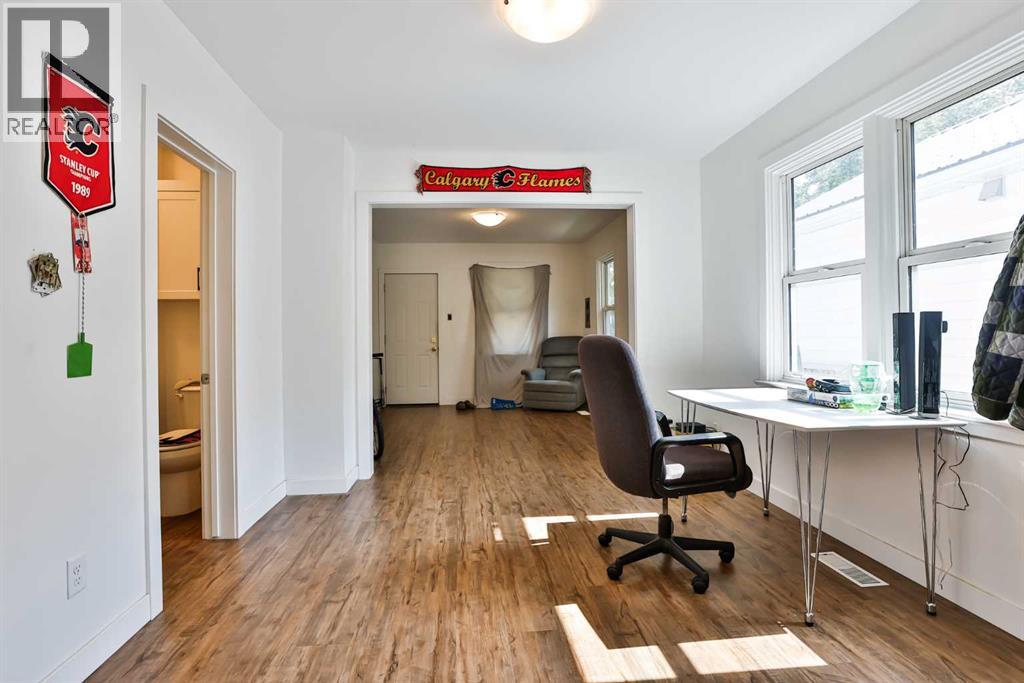 Property at 140 20 Street N image 5