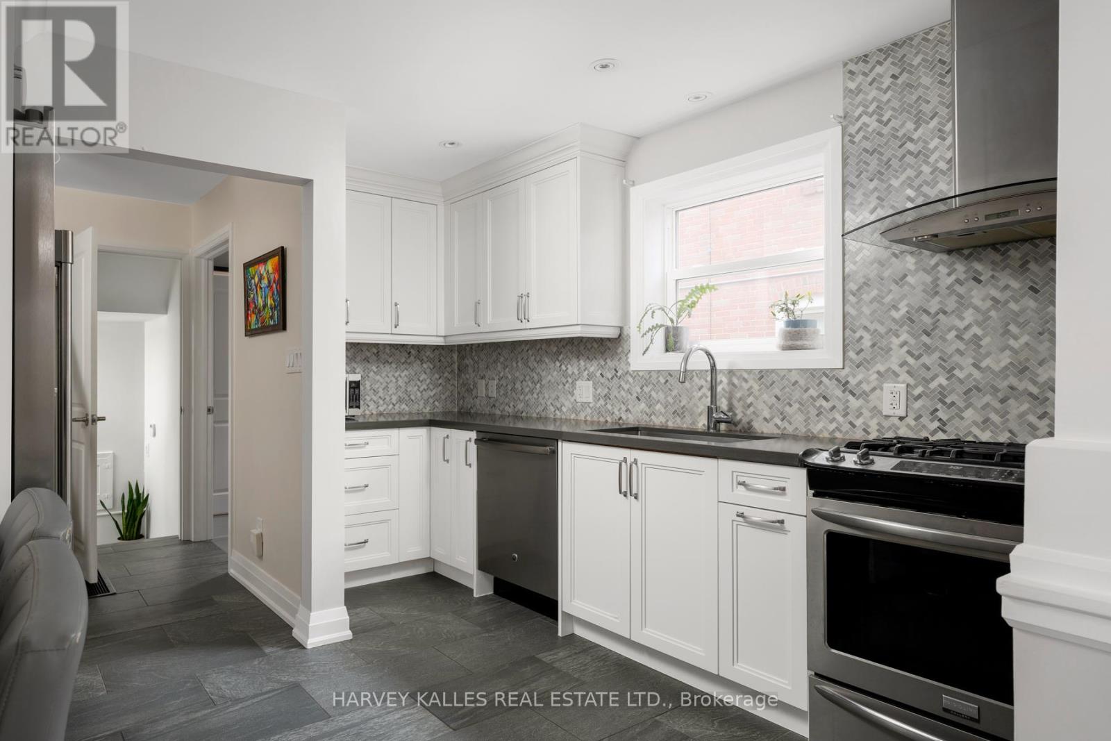 89 Charleswood Drive, Toronto (Clanton Park), Ontario  M3H 1X5 - Photo 6 - C12394134