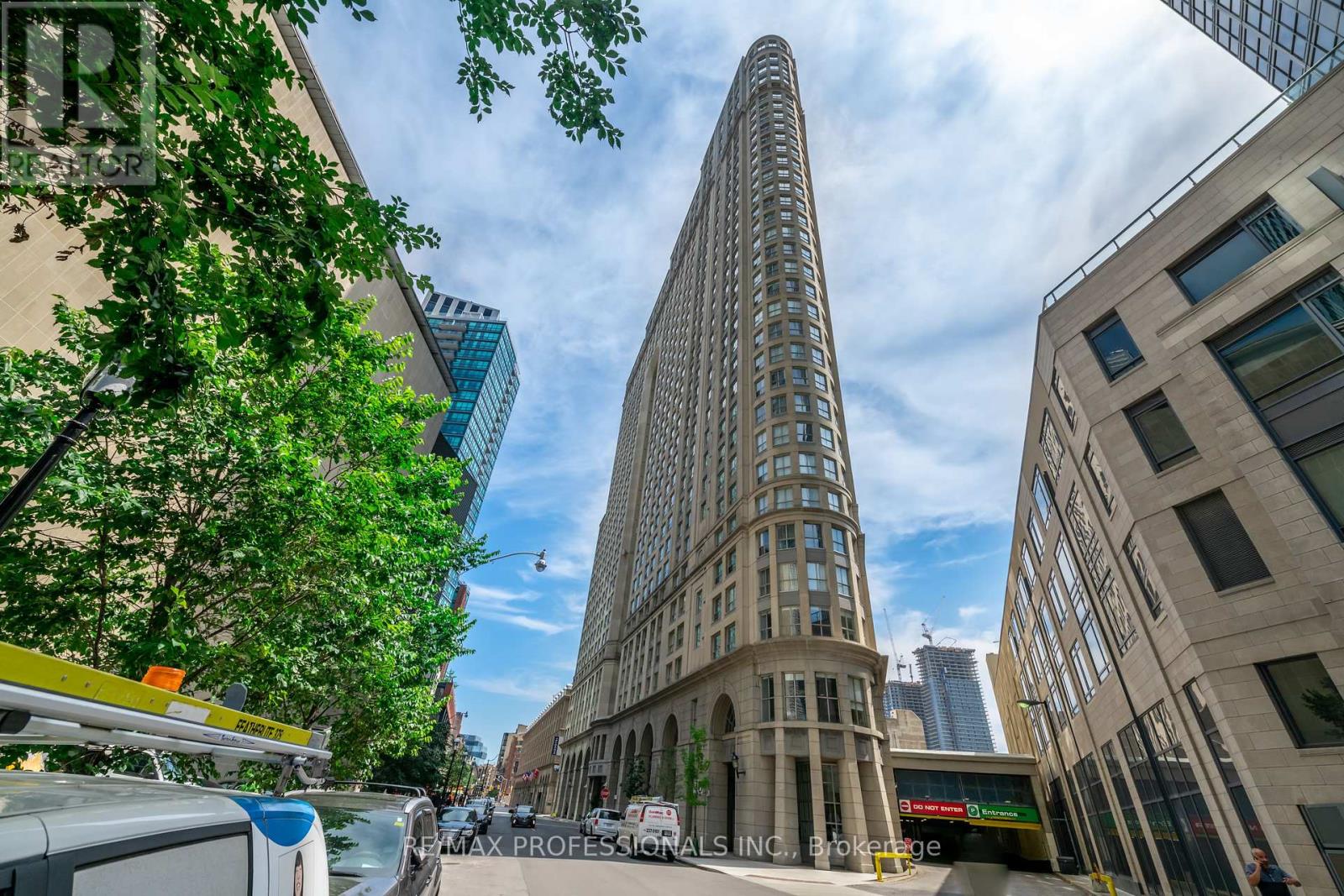 2302 - 25 The Esplanade, Toronto, Ontario M5E 1W5 - Photo 1 - C12394234