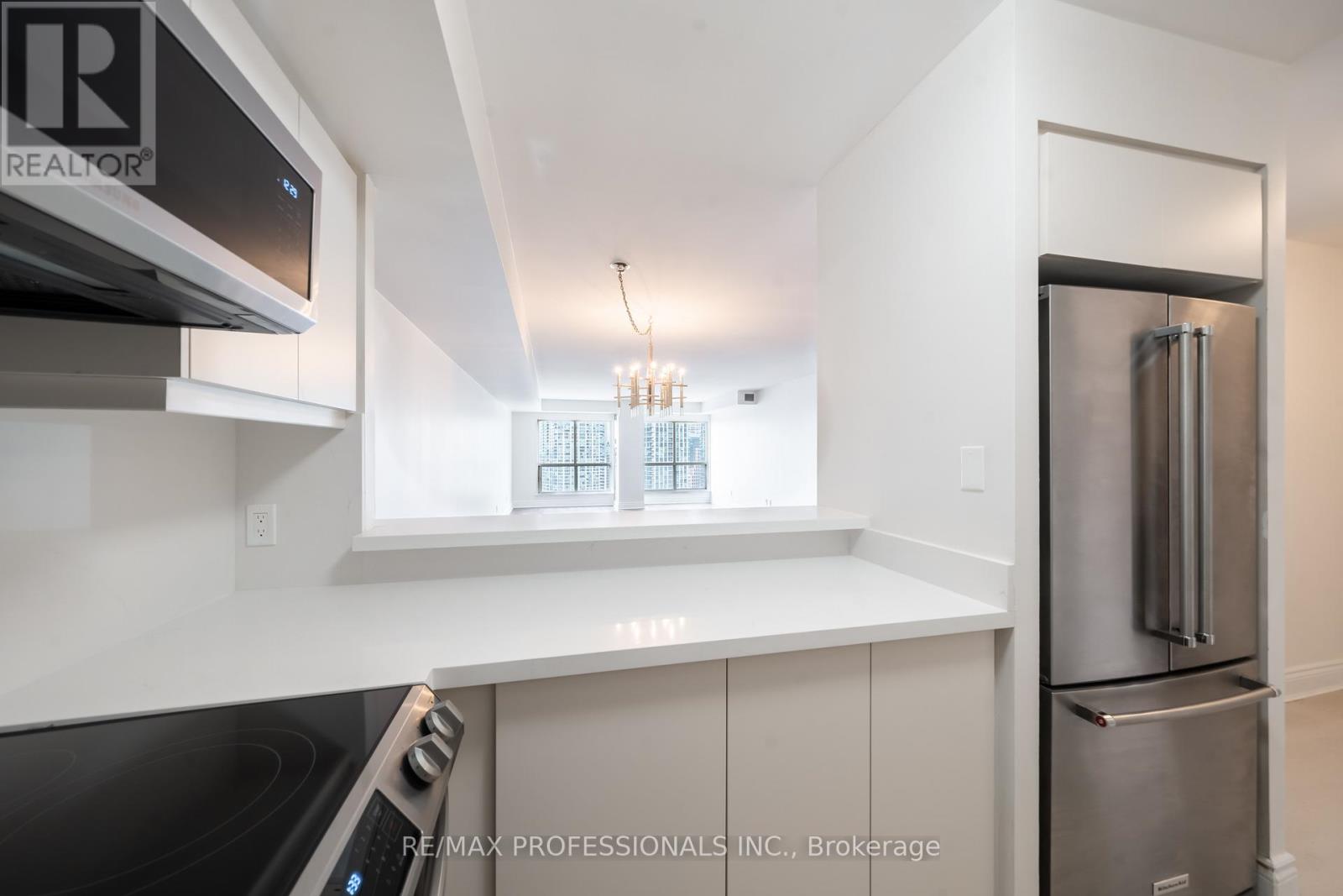 2302 - 25 The Esplanade, Toronto, Ontario M5E 1W5 - Photo 10 - C12394234