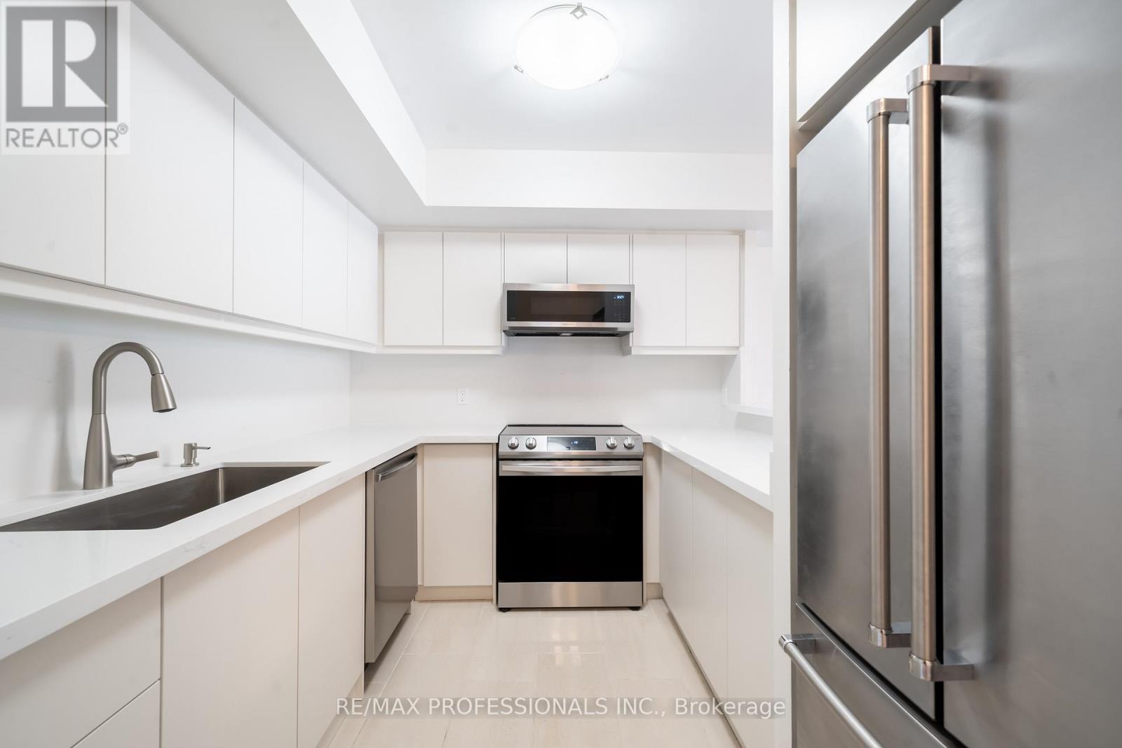 2302 - 25 The Esplanade, Toronto, Ontario M5E 1W5 - Photo 11 - C12394234