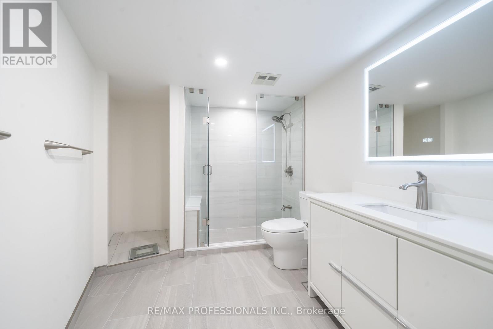 2302 - 25 The Esplanade, Toronto, Ontario M5E 1W5 - Photo 14 - C12394234