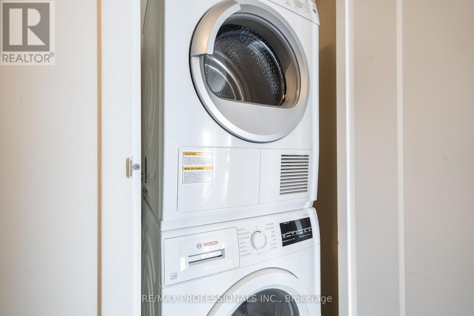 2302 - 25 The Esplanade, Toronto, Ontario M5E 1W5 - Photo 18 - C12394234