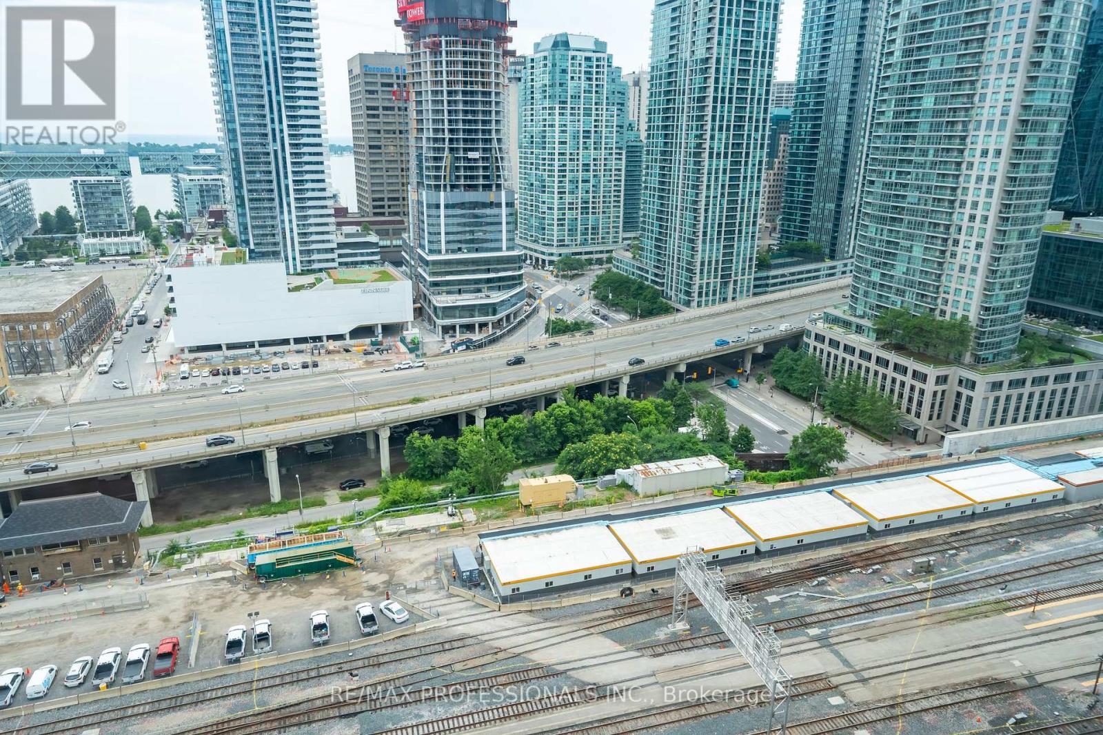 2302 - 25 The Esplanade, Toronto, Ontario M5E 1W5 - Photo 19 - C12394234