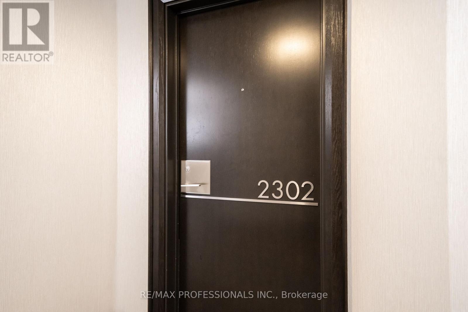 2302 - 25 The Esplanade, Toronto, Ontario M5E 1W5 - Photo 4 - C12394234