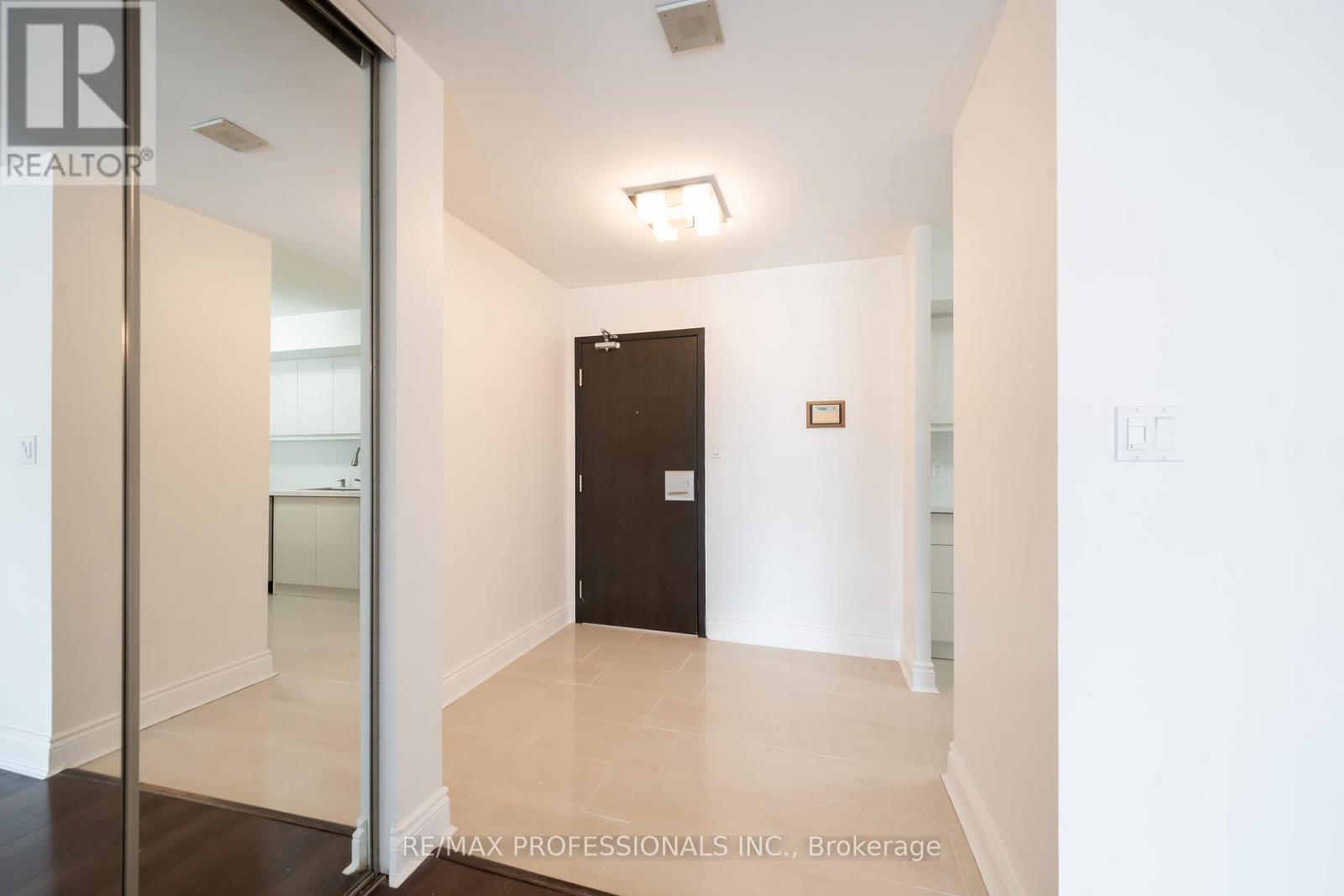 2302 - 25 The Esplanade, Toronto, Ontario M5E 1W5 - Photo 5 - C12394234