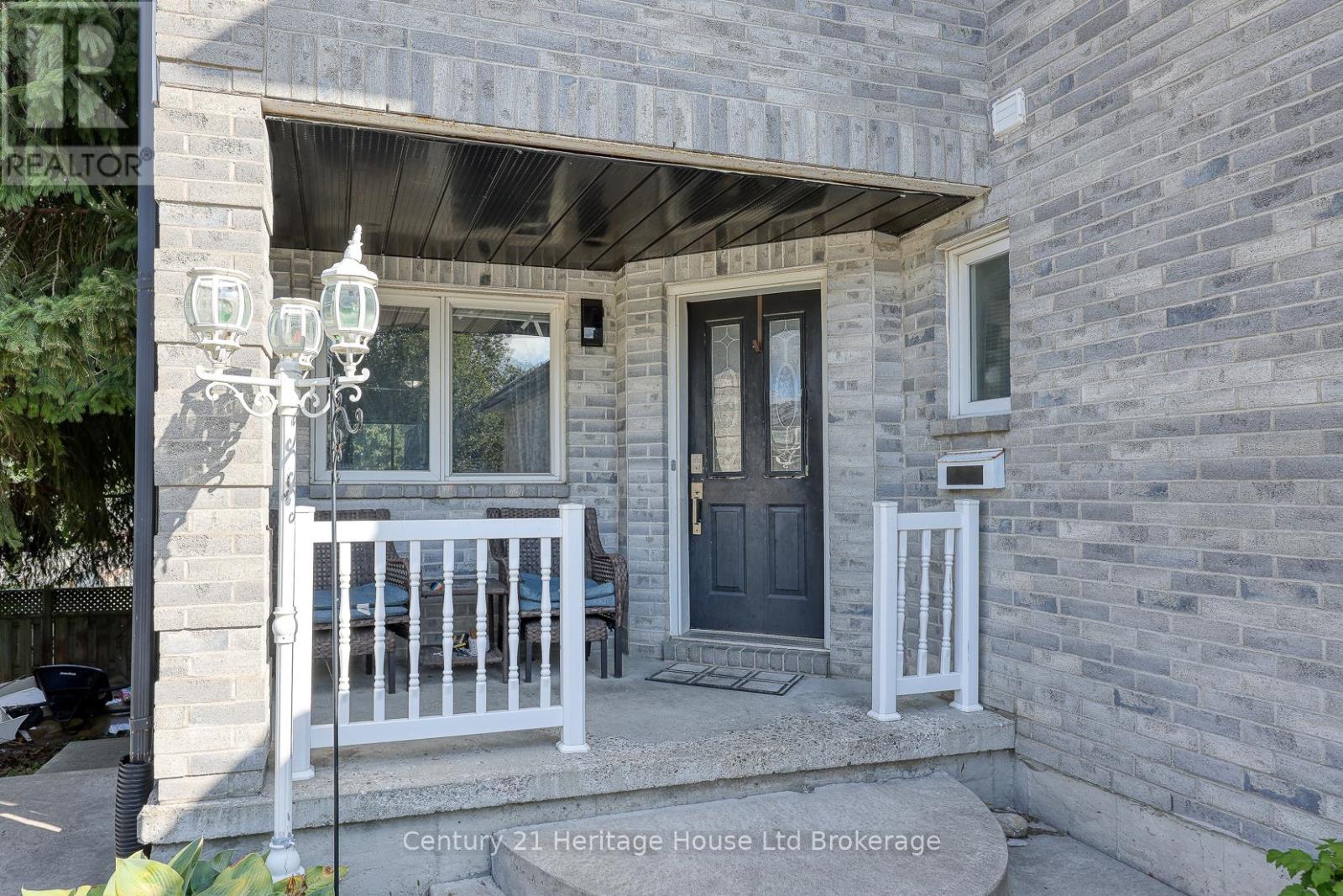 60 Canrobert Street, Woodstock, Ontario  N4S 8W9 - Photo 4 - X12394397