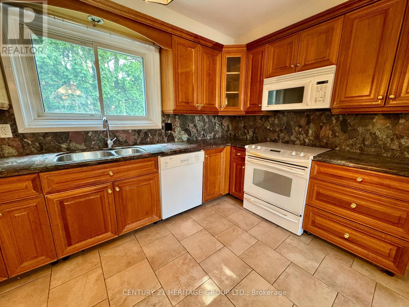584 Arnhem Drive, Oshawa (O'neill), Ontario  L1G 2J6 - Photo 10 - E12394169