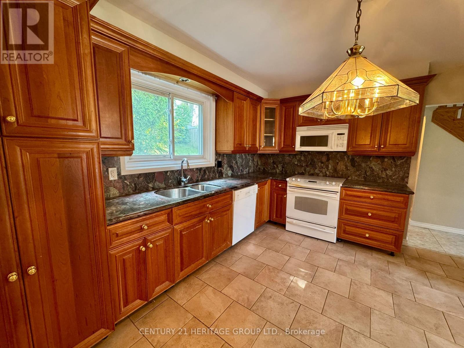 584 Arnhem Drive, Oshawa (O'neill), Ontario  L1G 2J6 - Photo 8 - E12394169