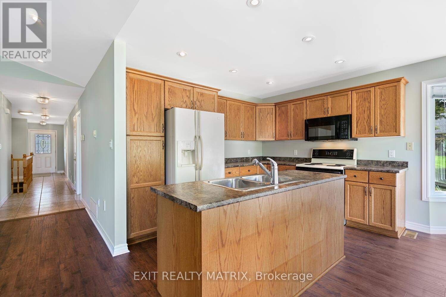 145 Garfield Street S, Gananoque, Ontario  K7G 3G2 - Photo 10 - X12388553