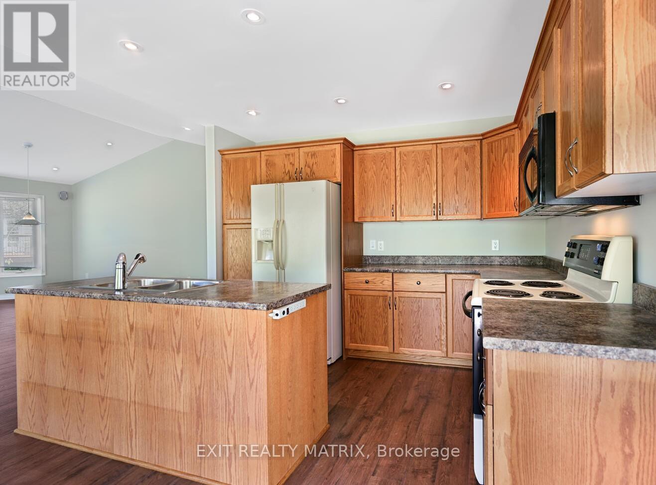 145 Garfield Street S, Gananoque, Ontario  K7G 3G2 - Photo 11 - X12388553