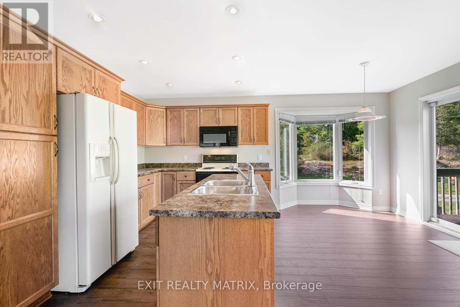 145 Garfield Street S, Gananoque, Ontario  K7G 3G2 - Photo 8 - X12388553