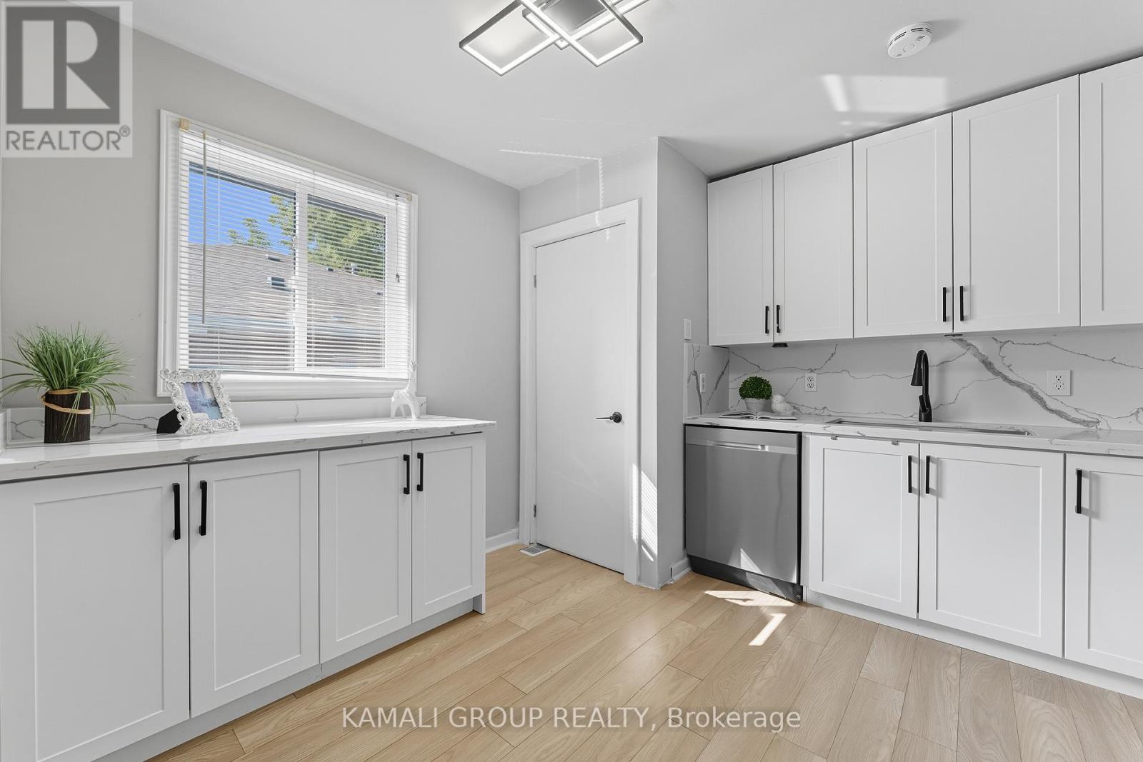 265 Penn Avenue, Newmarket (Bristol-London), Ontario  L3Y 2S4 - Photo 13 - N12394189