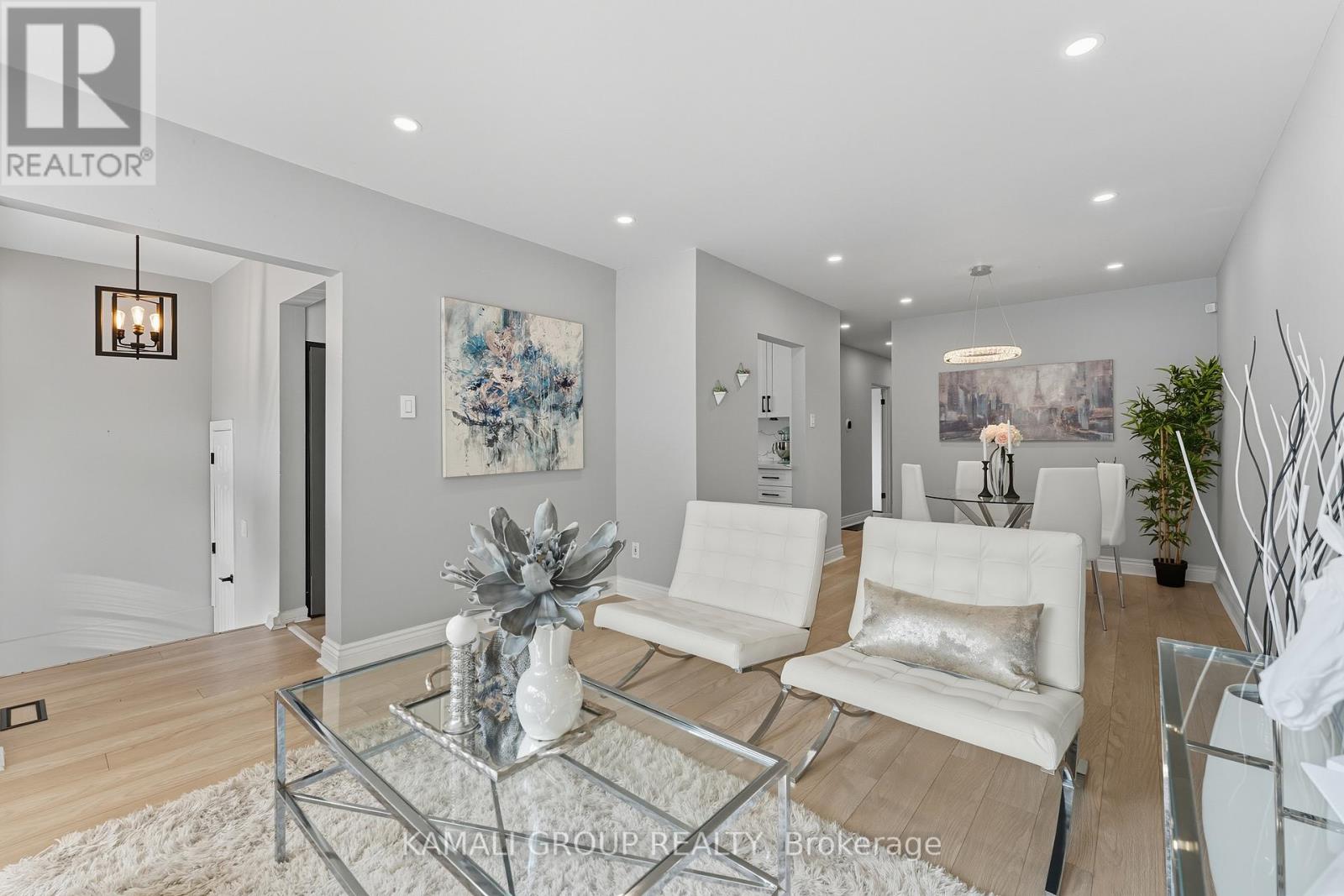 265 Penn Avenue, Newmarket (Bristol-London), Ontario  L3Y 2S4 - Photo 3 - N12394189