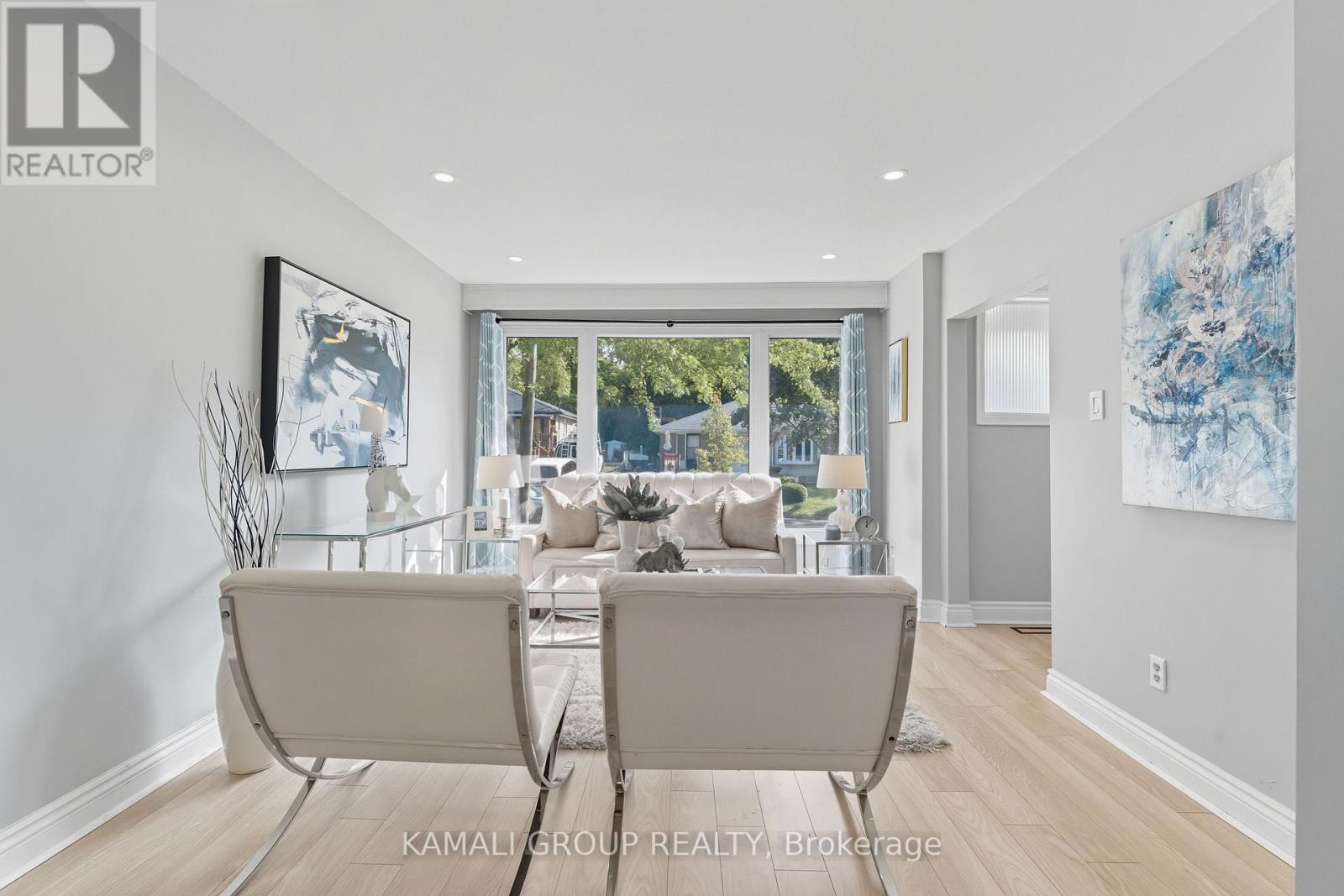 265 Penn Avenue, Newmarket (Bristol-London), Ontario  L3Y 2S4 - Photo 6 - N12394189