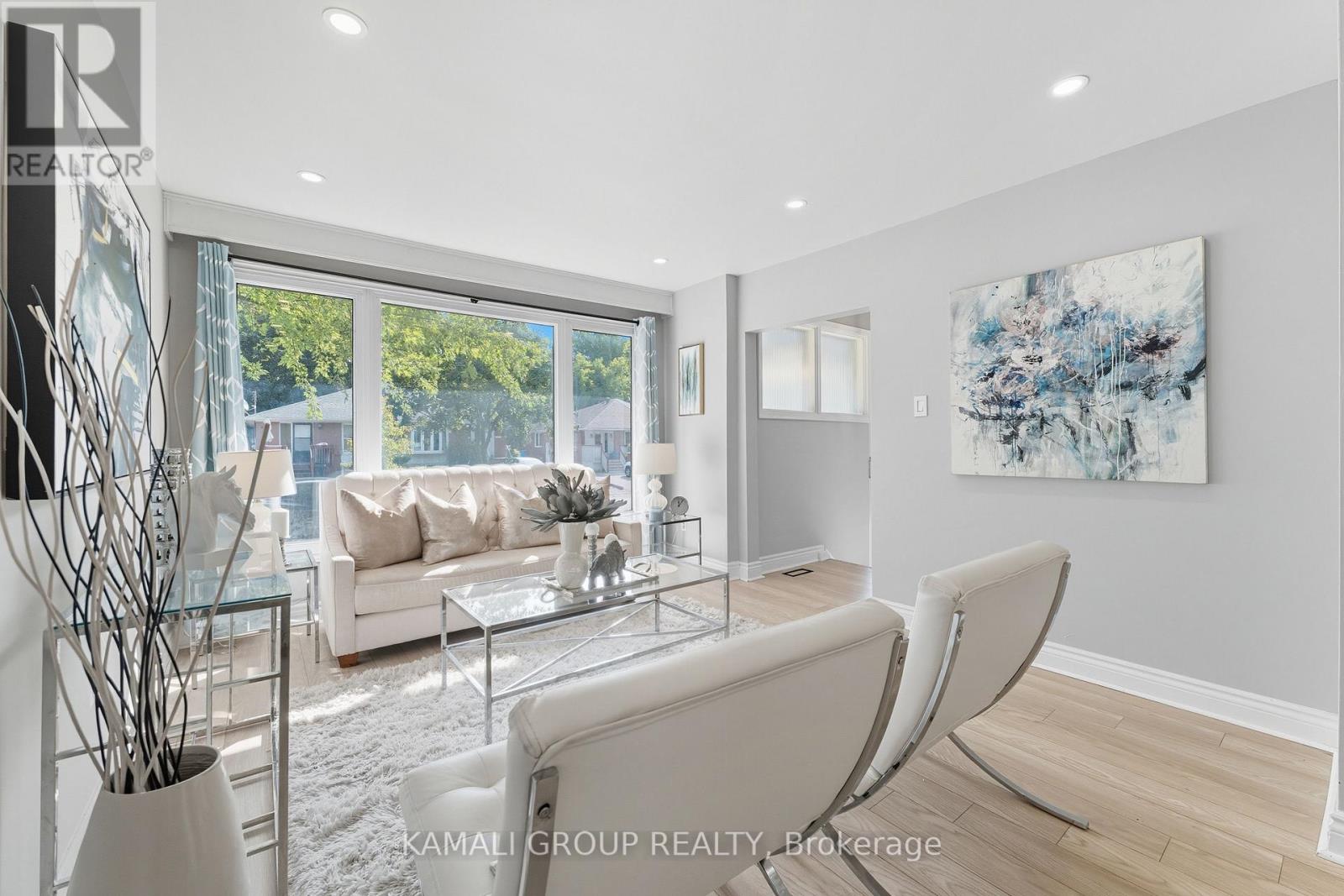 265 Penn Avenue, Newmarket (Bristol-London), Ontario  L3Y 2S4 - Photo 7 - N12394189