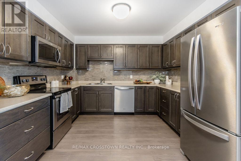 418 - 420 William Graham Drive, Aurora, Ontario  L4G 1X4 - Photo 8 - N12394236