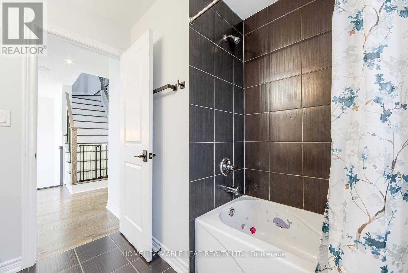 118 Lorne Thomas Place, New Tecumseth, Ontario  L9R 0V8 - Photo 39 - N12391330
