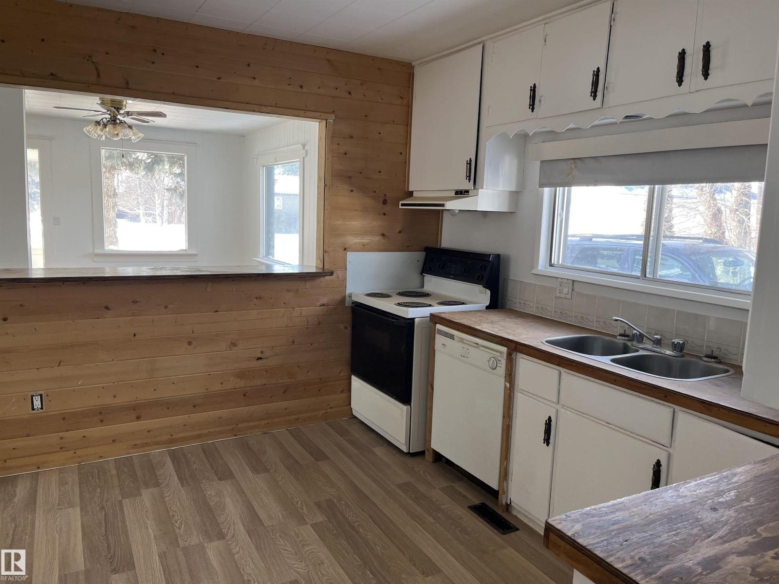 4928 55 Av, Viking, Alberta  T0B 4N0 - Photo 3 - E4457028