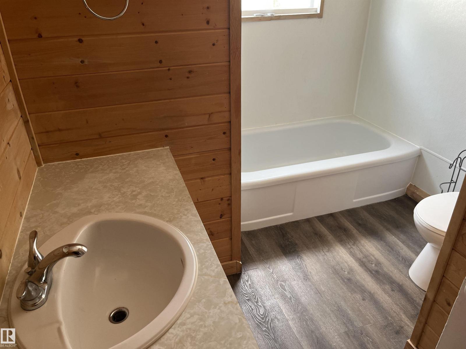 4928 55 Av, Viking, Alberta  T0B 4N0 - Photo 5 - E4457028