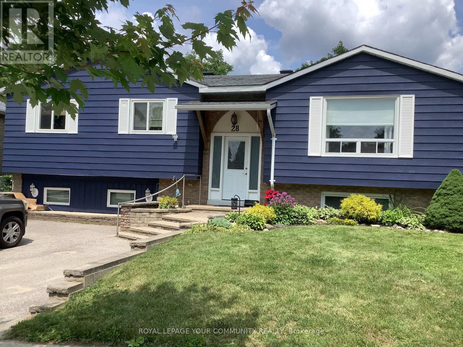 28 Indian Arrow Road, Barrie (North Shore), Ontario  L4M 5H3 - Photo 1 - S12384610