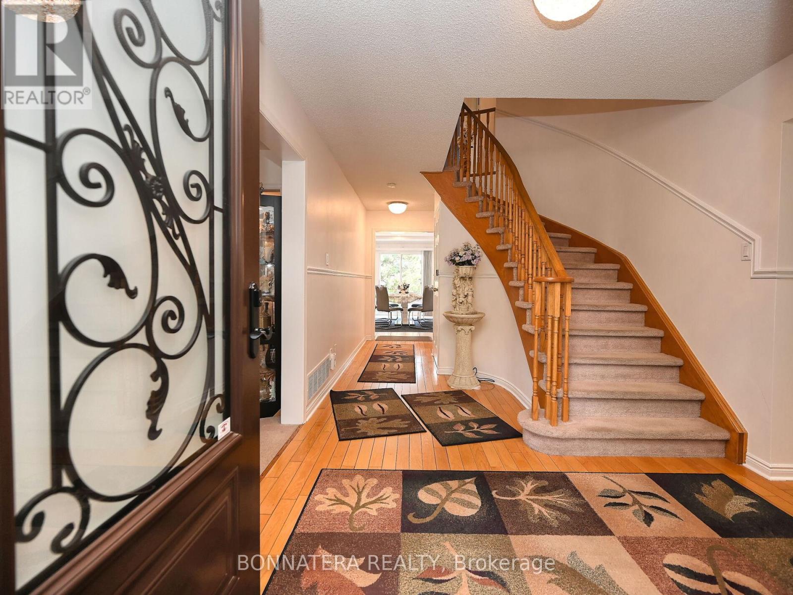 4445 Guildwood Way, Mississauga, Ontario  L5R 2B4 - Photo 5 - W12394154