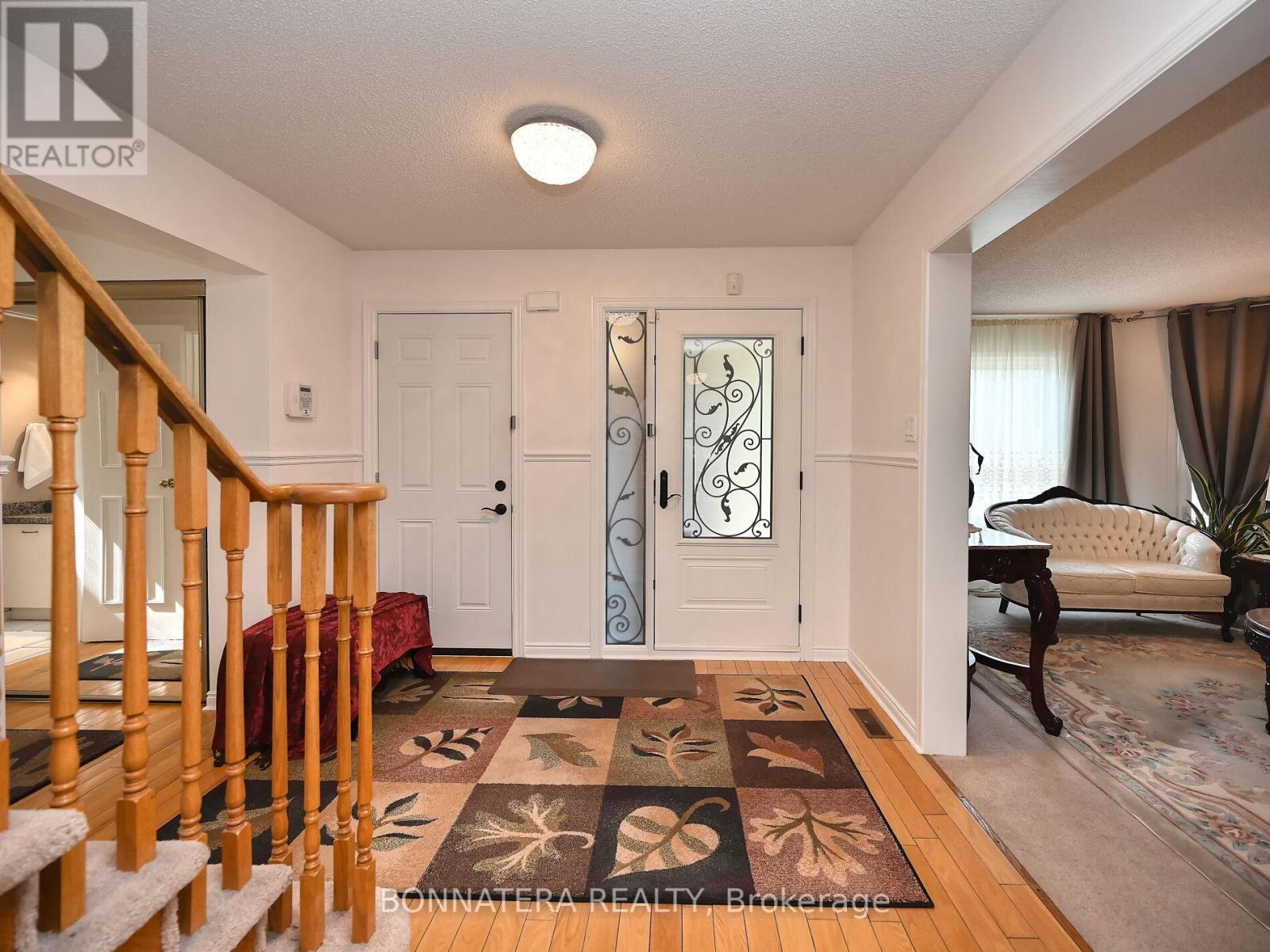 4445 Guildwood Way, Mississauga, Ontario  L5R 2B4 - Photo 6 - W12394154
