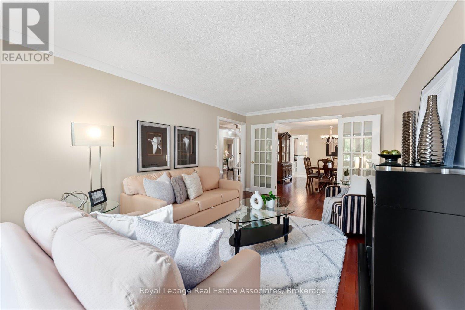 1546 Hollywell Avenue, Mississauga, Ontario  L5N 4P5 - Photo 10 - W12394181