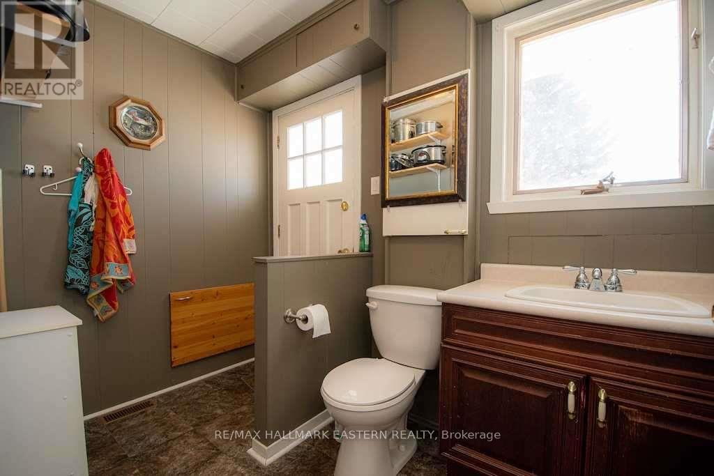 1032 East Communication Road, Selwyn, Ontario  K0L 1H0 - Photo 10 - X12392335